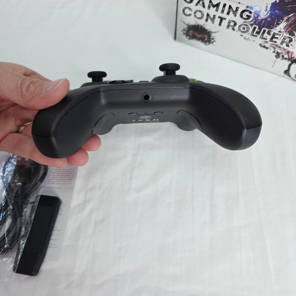 Black X Box  X/S One/ PC Wireless  Gaming Controller  17 Numeric buttons - Picture 4 of 8